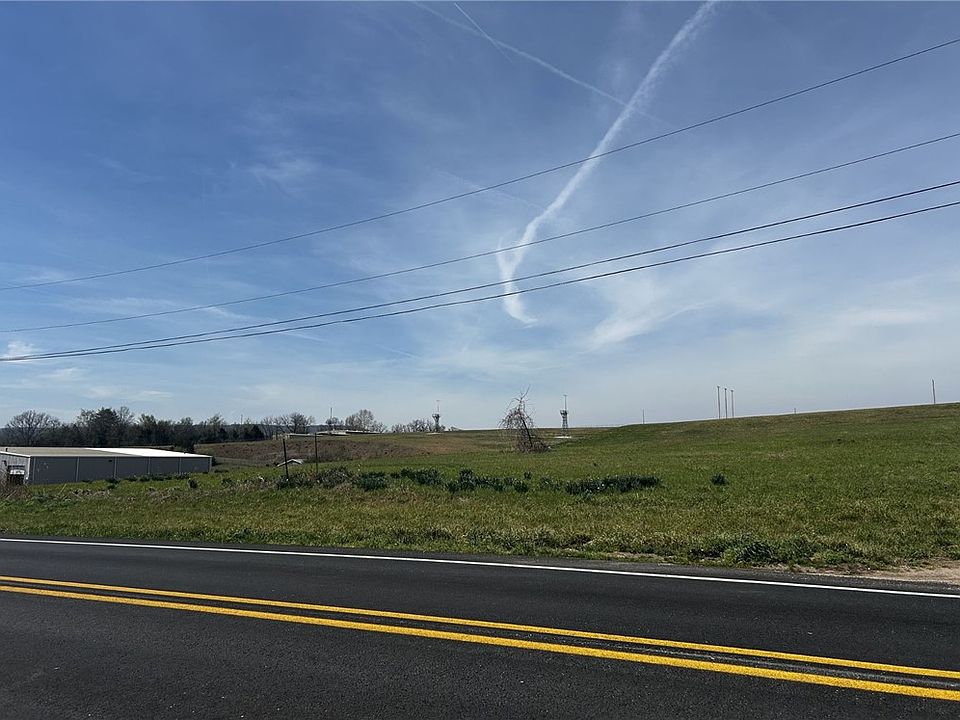 2nd image of 1800 Airport Rd