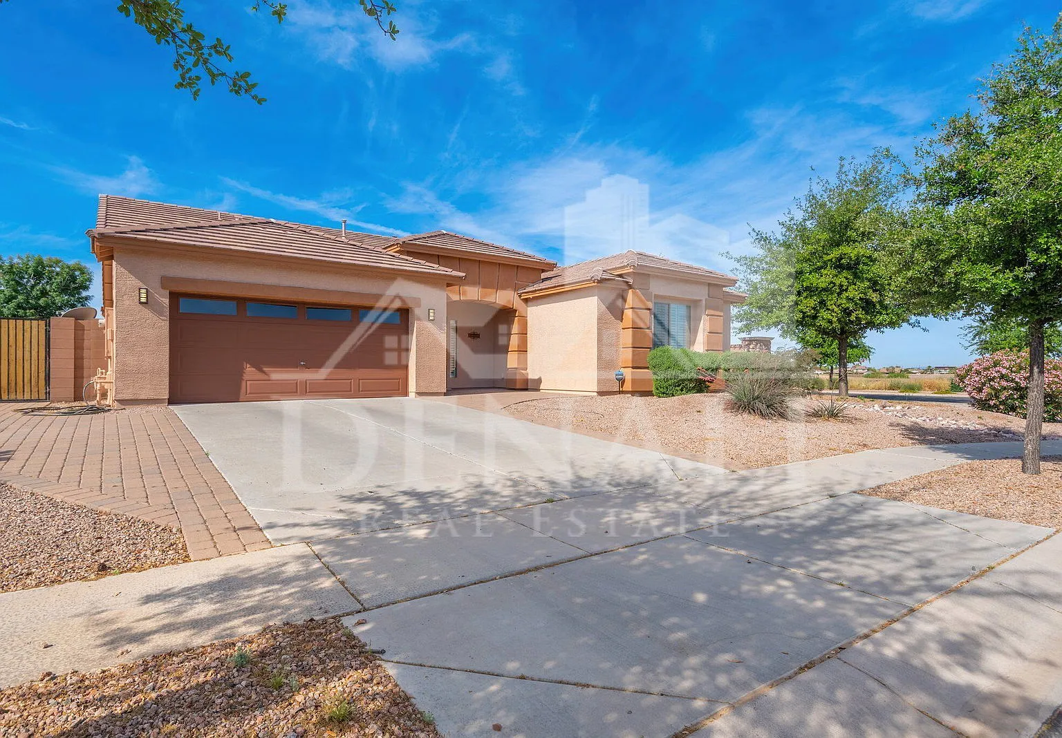 3 bed, 2.0 bath, 2174 sqft, $2,595 — Photo 3