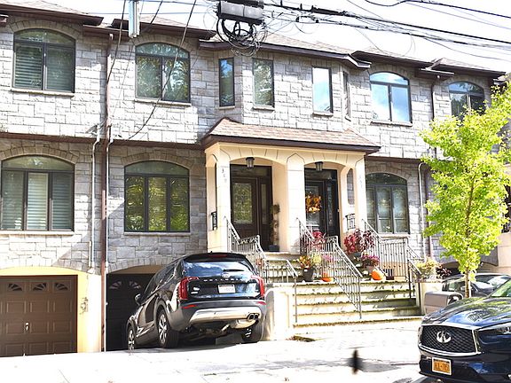 2nd image of 349 Arbutus Ave