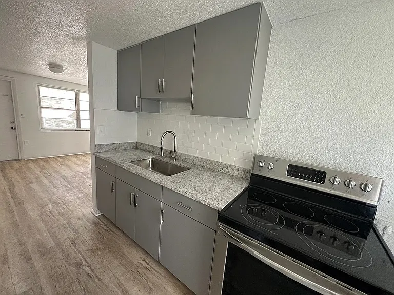 400 11th St W #412-C — Photo 7