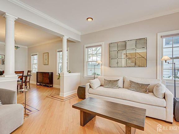 5th image of 71 Spring St