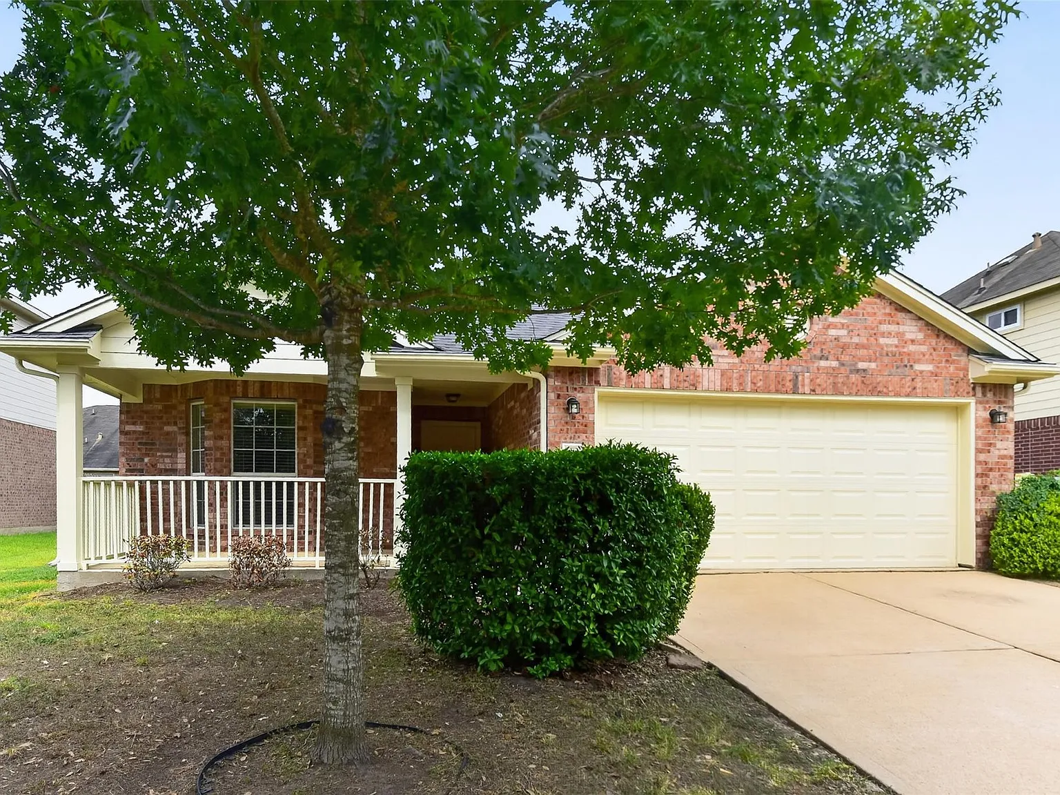 3 bed, 2.0 bath, 1740 sqft, $2,275 — Photo 2