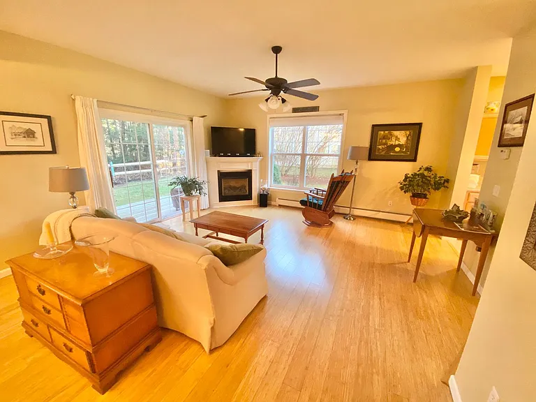 22 Irene Ave — Photo 3