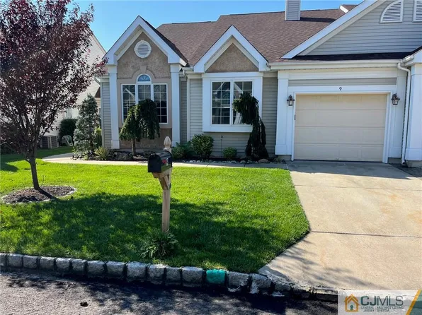 9 Aberdeen Way, Monroe Township, NJ 08831