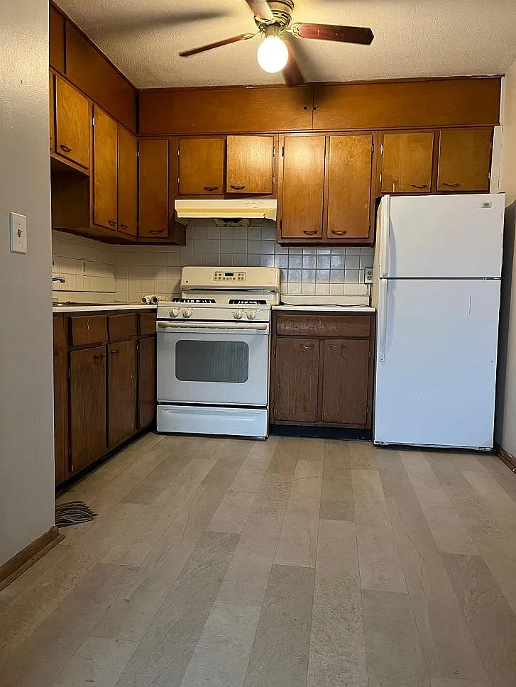 2 bed, 700 sqft, $1,225 — Photo 2