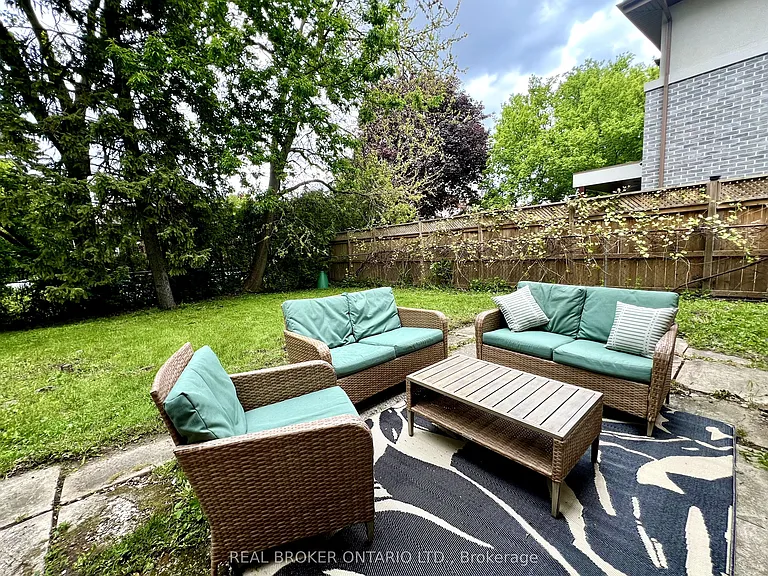 51 Castlemere Cres — Photo 25