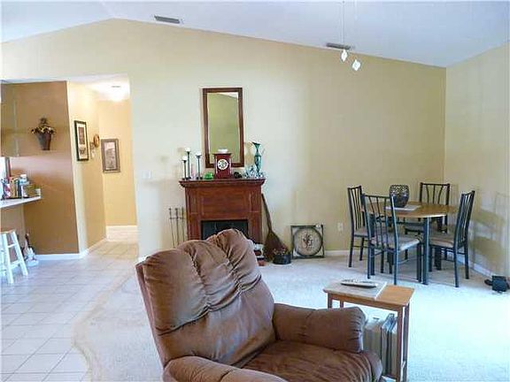 3rd image of 30 Walcott Dr