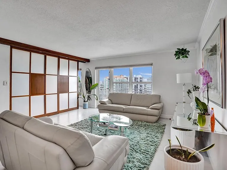 3000 E Sunrise Blvd #14F — Photo 2