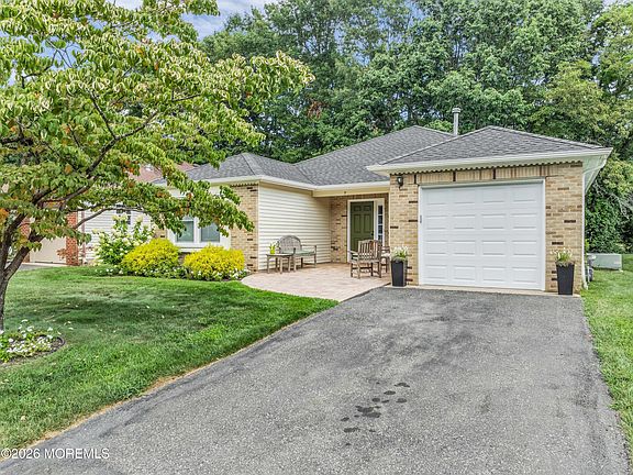 3rd image of 11 Mallard Drive