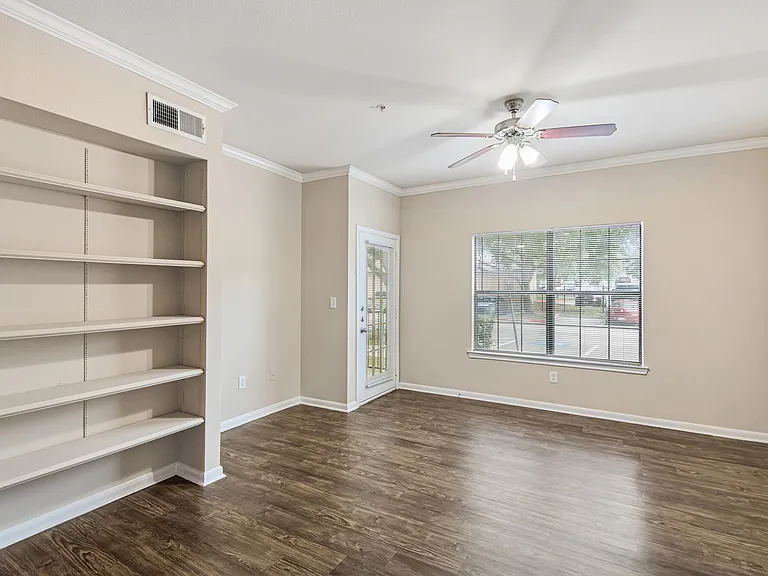 Lakeshore Villas apartments community photo