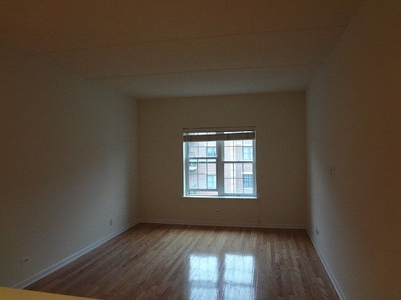 2nd image of 420 W Burlington Ave Unit 401