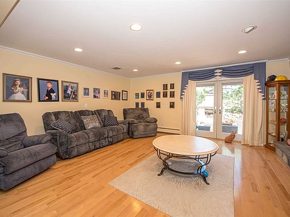 4th image of 89 Twin Oaks Dr
