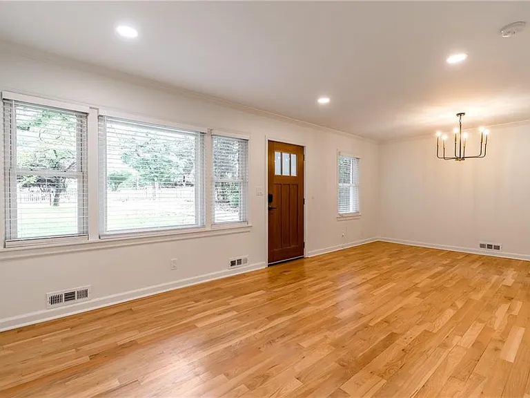 2093 Wildrose Dr — Photo 17