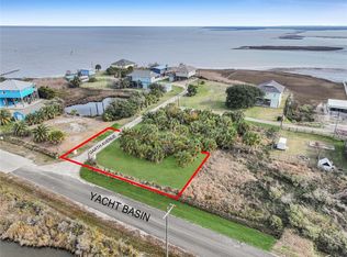 1716 Garth Ave, Gilchrist, TX 77617