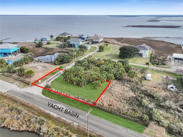 1716 Garth Ave, Gilchrist, TX 77617