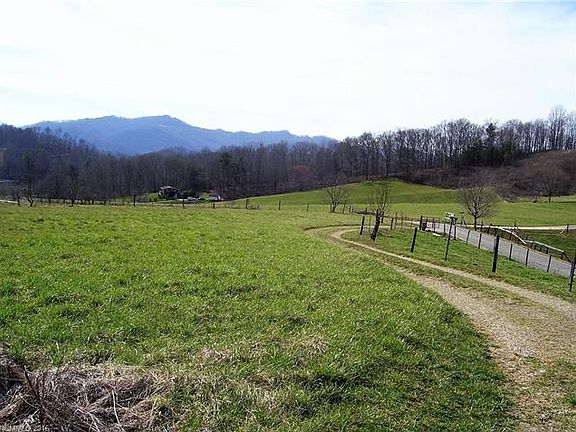 5th image of 472 Rocky Ln