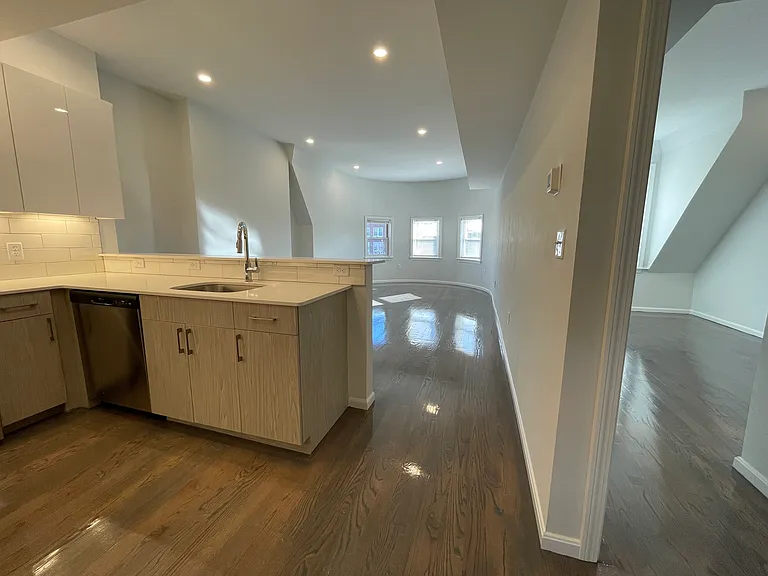 1406 Beacon St #6 — Photo 12