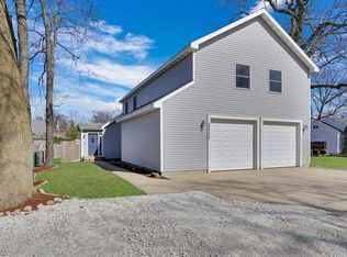 33775 N Lake Shore Dr, Grayslake, IL