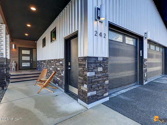 3rd image of 242 Tanner Cir