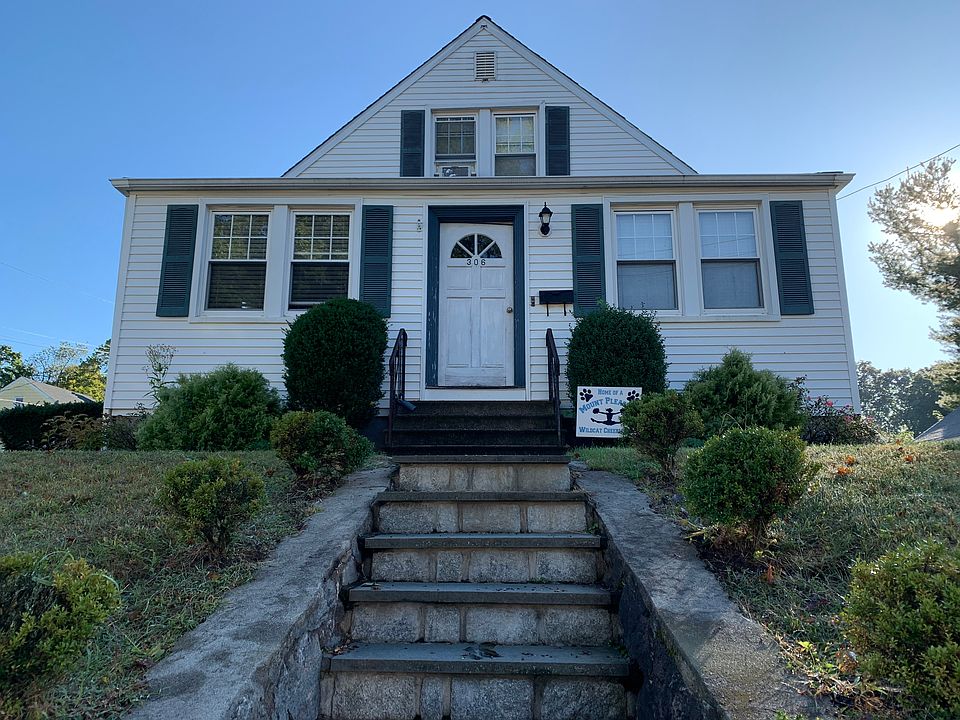 1st image of 306 Memorial Dr