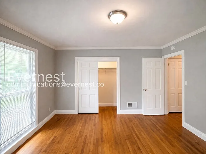 570 Hawkins Dr — Photo 22