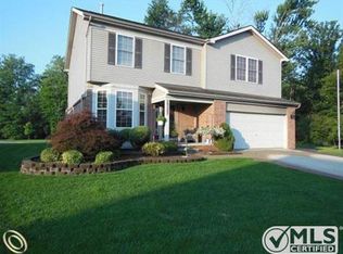29582 Hawthorn Ct, Brownstown, MI 48183