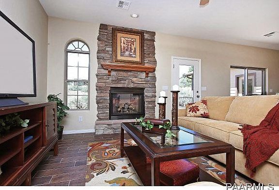 4th image of 725 Sierra Nevada Dr #3
