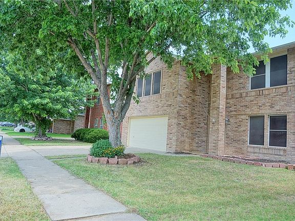 3rd image of 4016 Fox Trot Dr