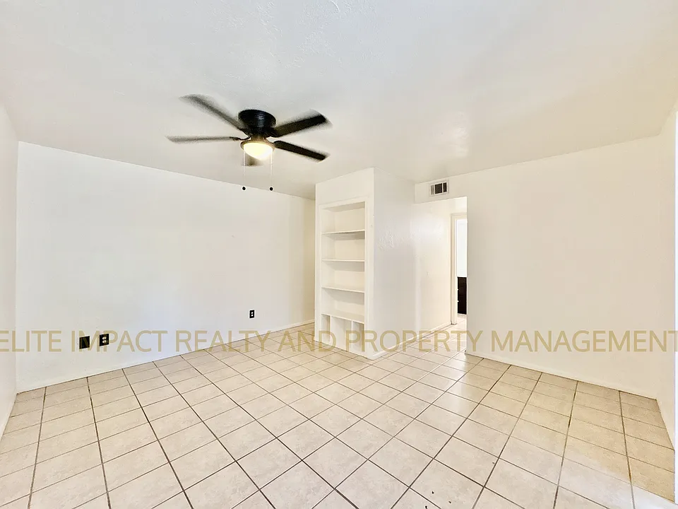 86 W Main St