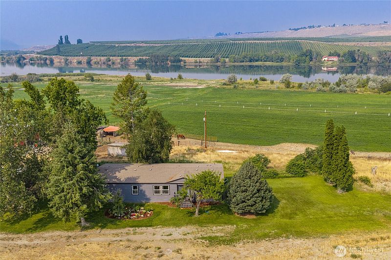 4th image of 26575 HWY 97