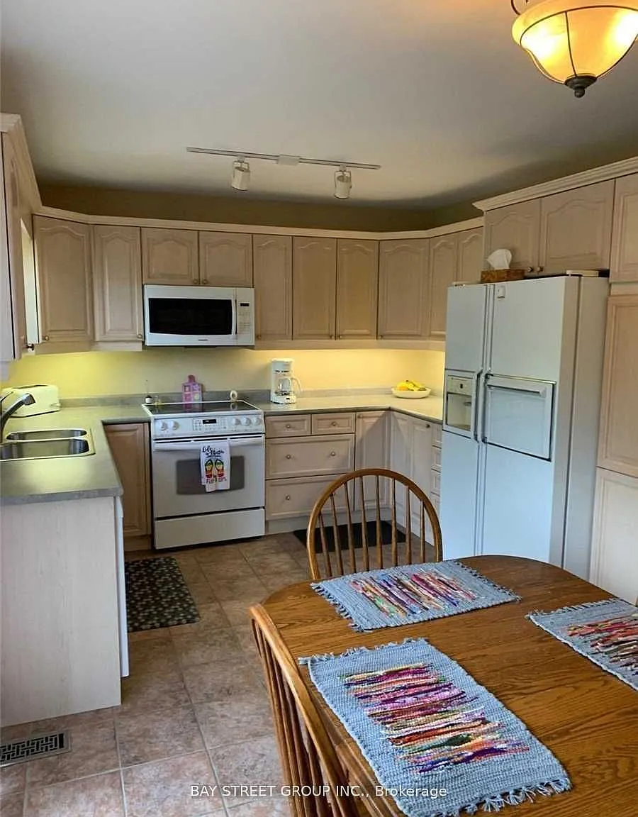 5 bed, $2,900 — Photo 4