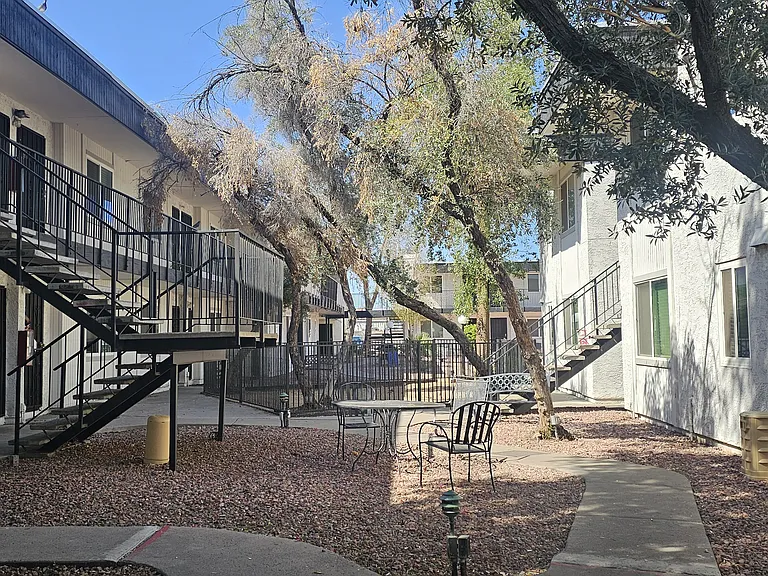 Georgia Villa Apartments — Photo 2