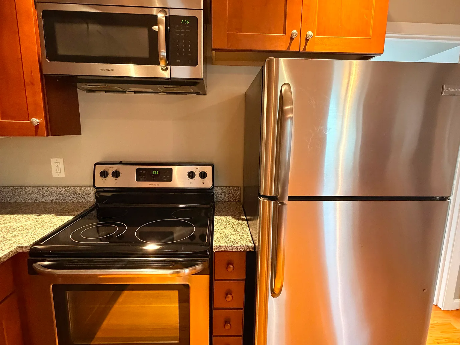 1 bed, 1.0 bath, $2,300 — Photo 2