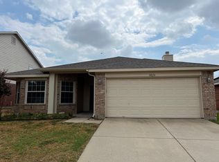 8828 Wagon Trl, Aubrey, TX 76227