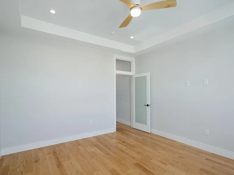 2454 Dickinson St — Photo 16