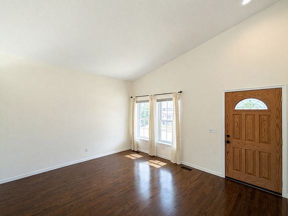 Front entry room (flexible space; great for dining room or formal entry)
