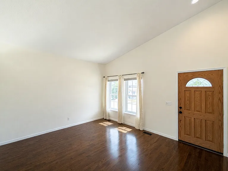 Front entry room (flexible space; great for dining room or formal entry)