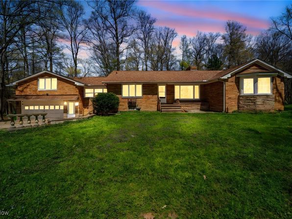 7471 Morningside Dr, Walton Hills, OH 44146