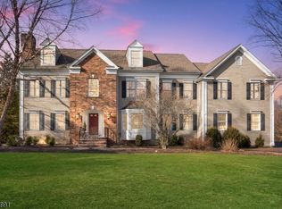 10 Cherry Ln, Basking Ridge, NJ 07920
