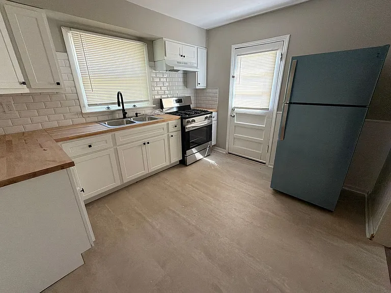 81 Williams Blvd — Photo 2