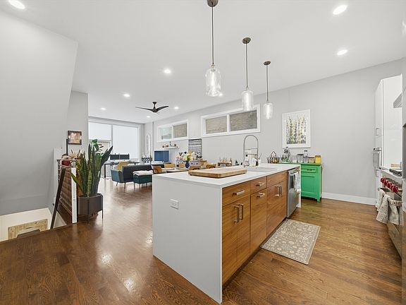 2nd image of 2528 N Linden Pl #1