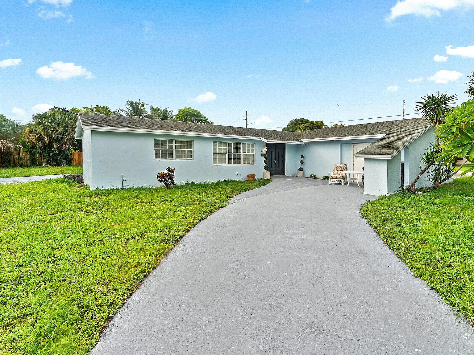 4 bed, 2.0 bath, 1990 sqft, $4,000 — Photo 1