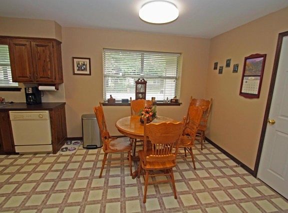 4th image of 739 W Wickersham Dr