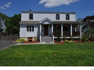 153 Eastlawn St, Fairfield, CT 06824