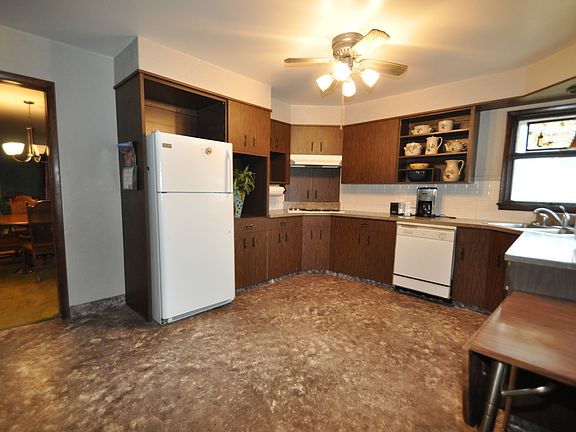 3rd image of 600 E Walnut Ave