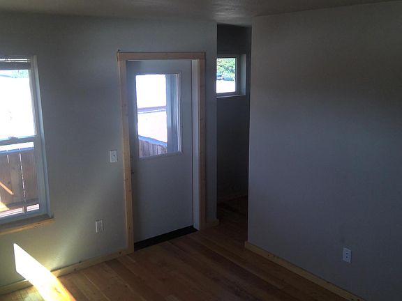 4th image of 2114 Livingston Ave