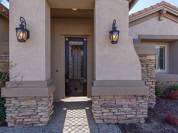 2nd image of 975 Yosemite Ln
