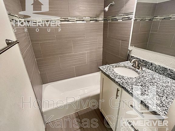 2nd image of 3704 Wyandotte St #4