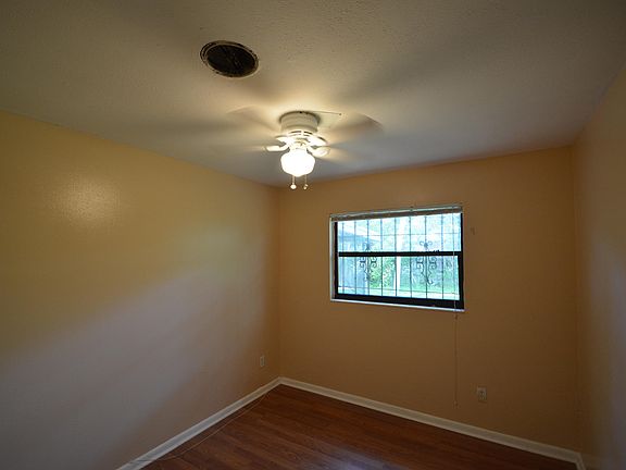 3rd image of 826 Carolina Ave