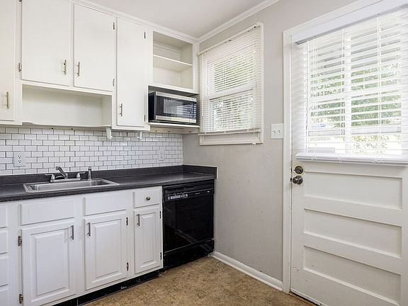 3rd image of 516 N Tremont Dr